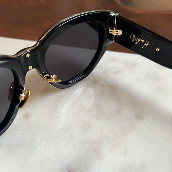 DEZI Sunglasses - Style: Charge It - Picture 5 of 6